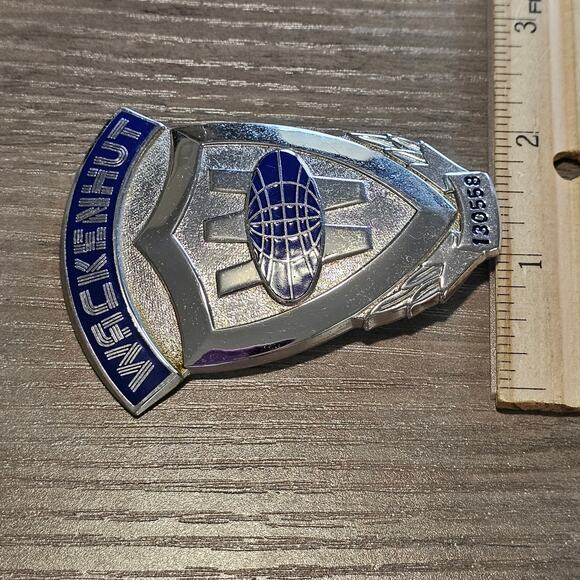 Vintage Wackenhut Security Badges Set of 2 - Picture 4 of 7